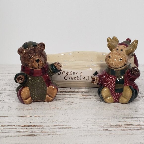 St Nicholas Square Heartland Moose & Bear in a Canoe salt and pepper shaker - Picture 3 of 5